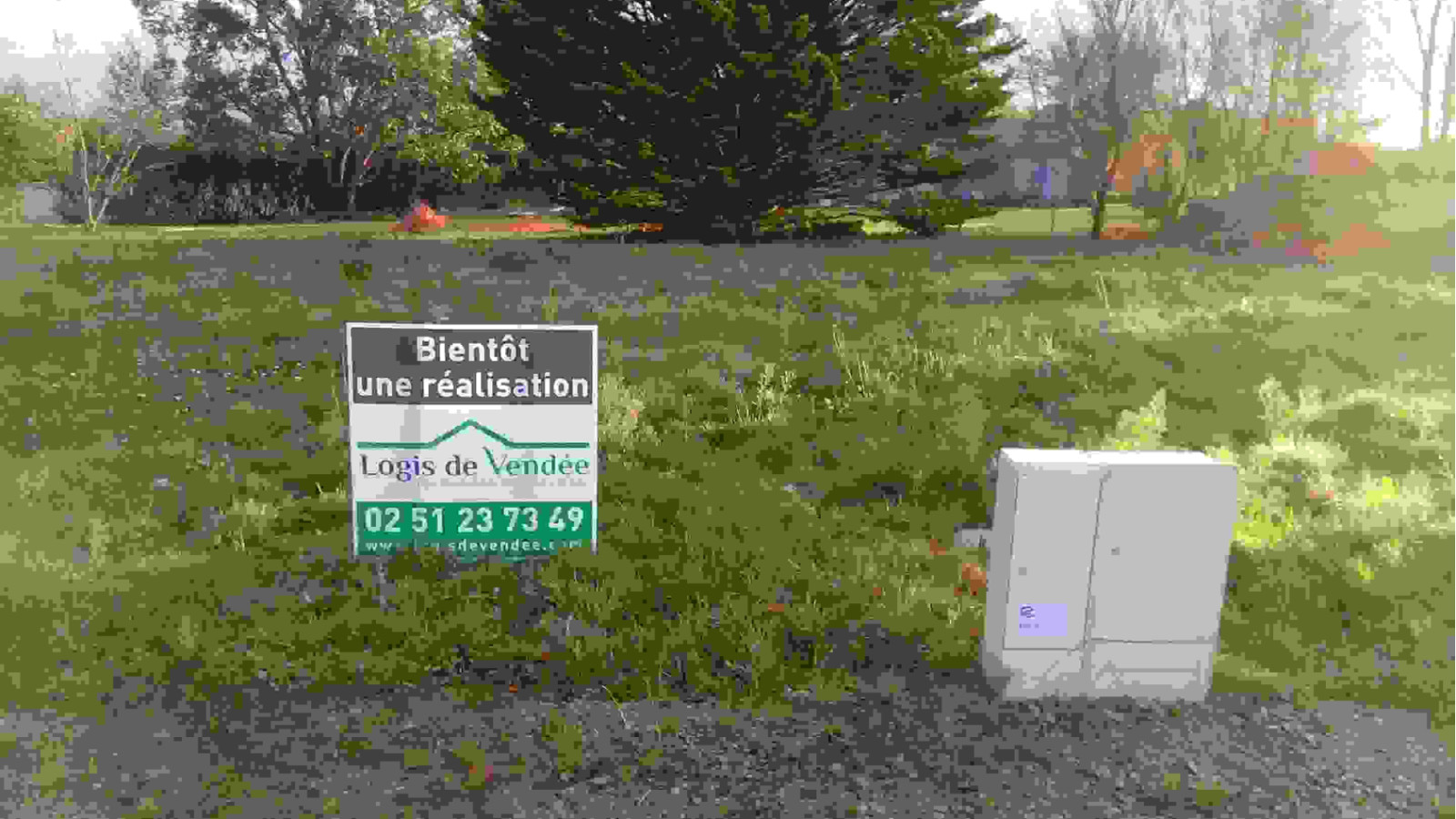 Terrain constructible de 358m2 à La Jonchère